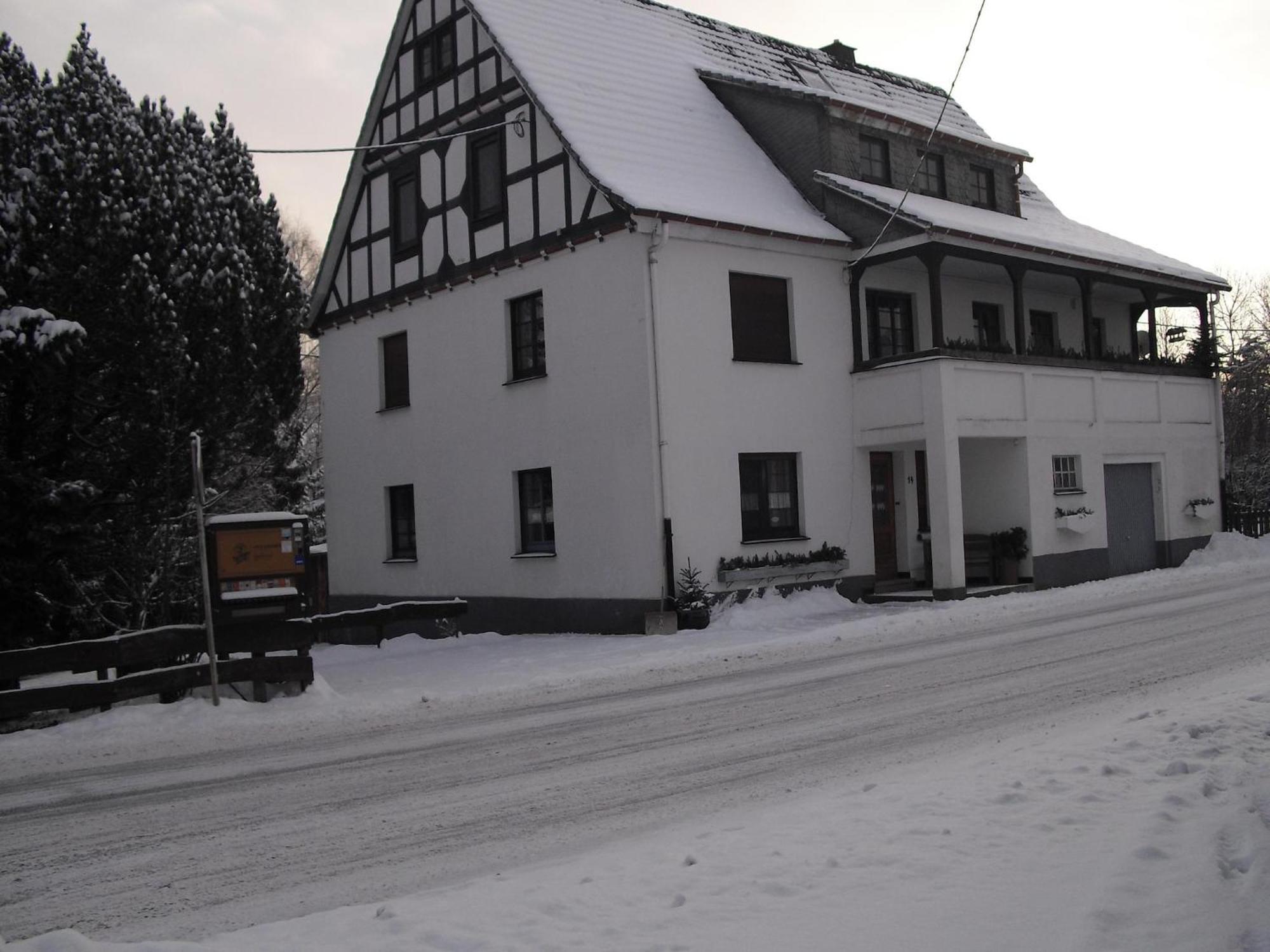 Cosy Apartment In Menkhausen Near The Ski Area シュマレンベルク エクステリア 写真
